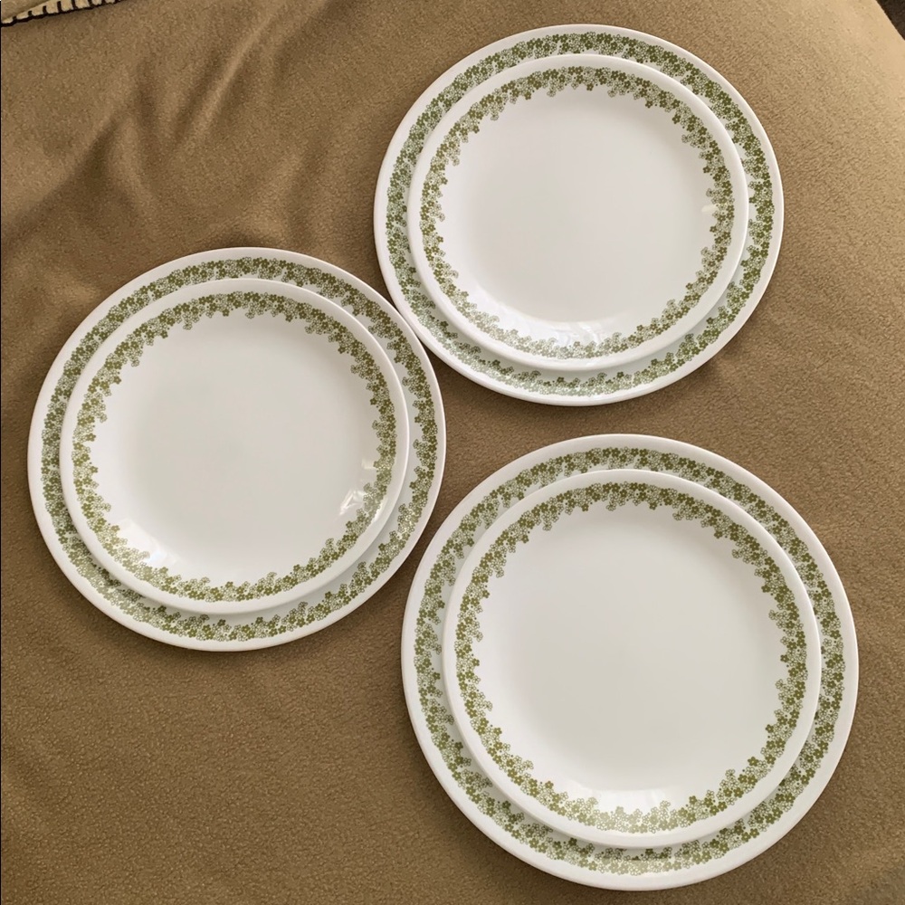 Corelle dinner plates in the vintage Spring Blossom Green pattern/"Crazy Daisy” - Picture 4 of 7